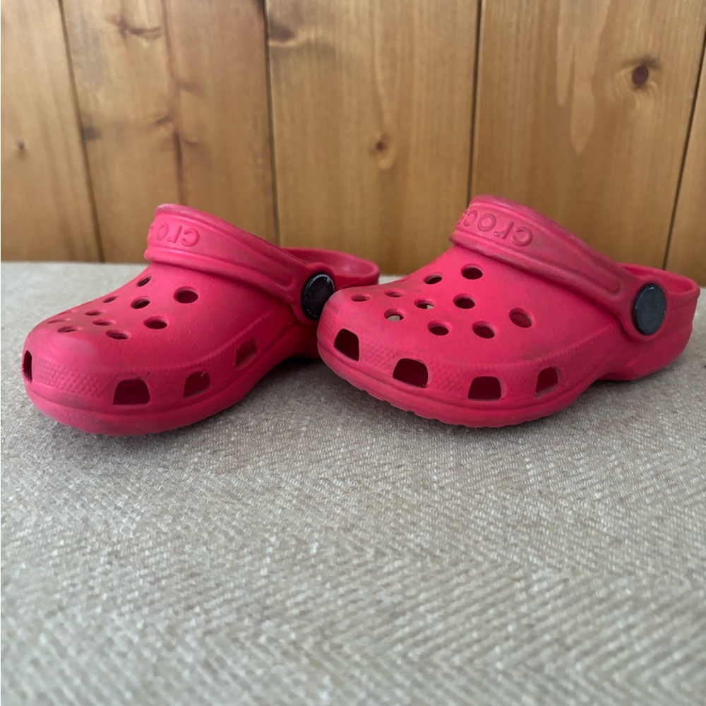 Unisex Baby Crocs in Varsity Red | Size 4 / 5